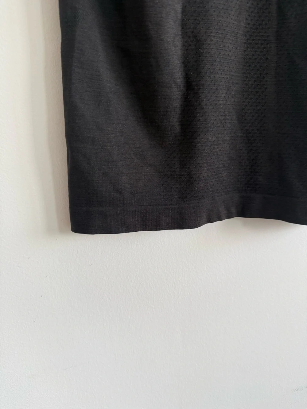 lululemon athletica Black Short Sleeve Performance Tee with Back Logo - Picture 5 of 6